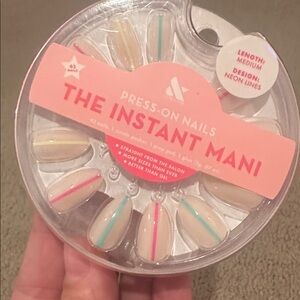 Olive & June Medium Neon Lines Press-On Nails